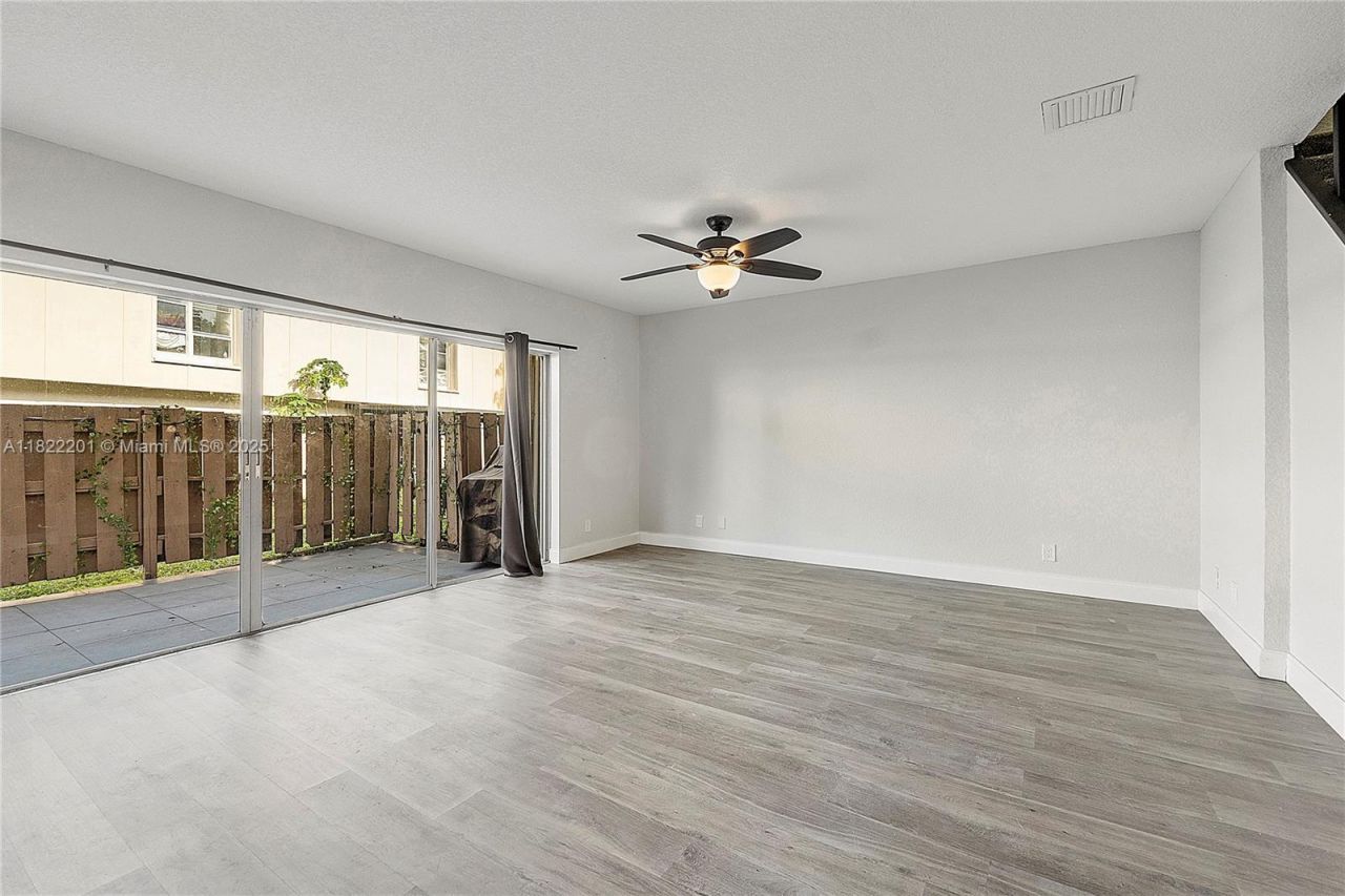 8239 NW 8th St, Unit 3, Plantation, FL 33324 Photo