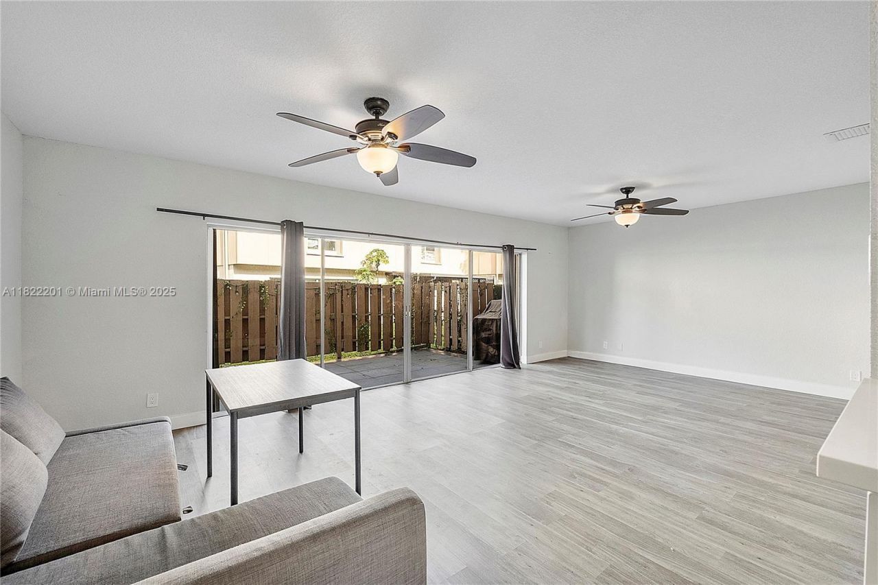 8239 NW 8th St, Unit 3, Plantation, FL 33324 Photo