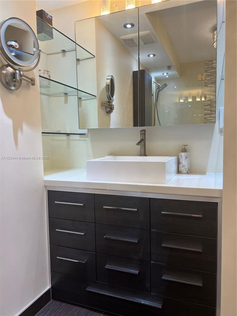 251 174th St, Unit 1505, Sunny Isles Beach, FL 33160 Photo