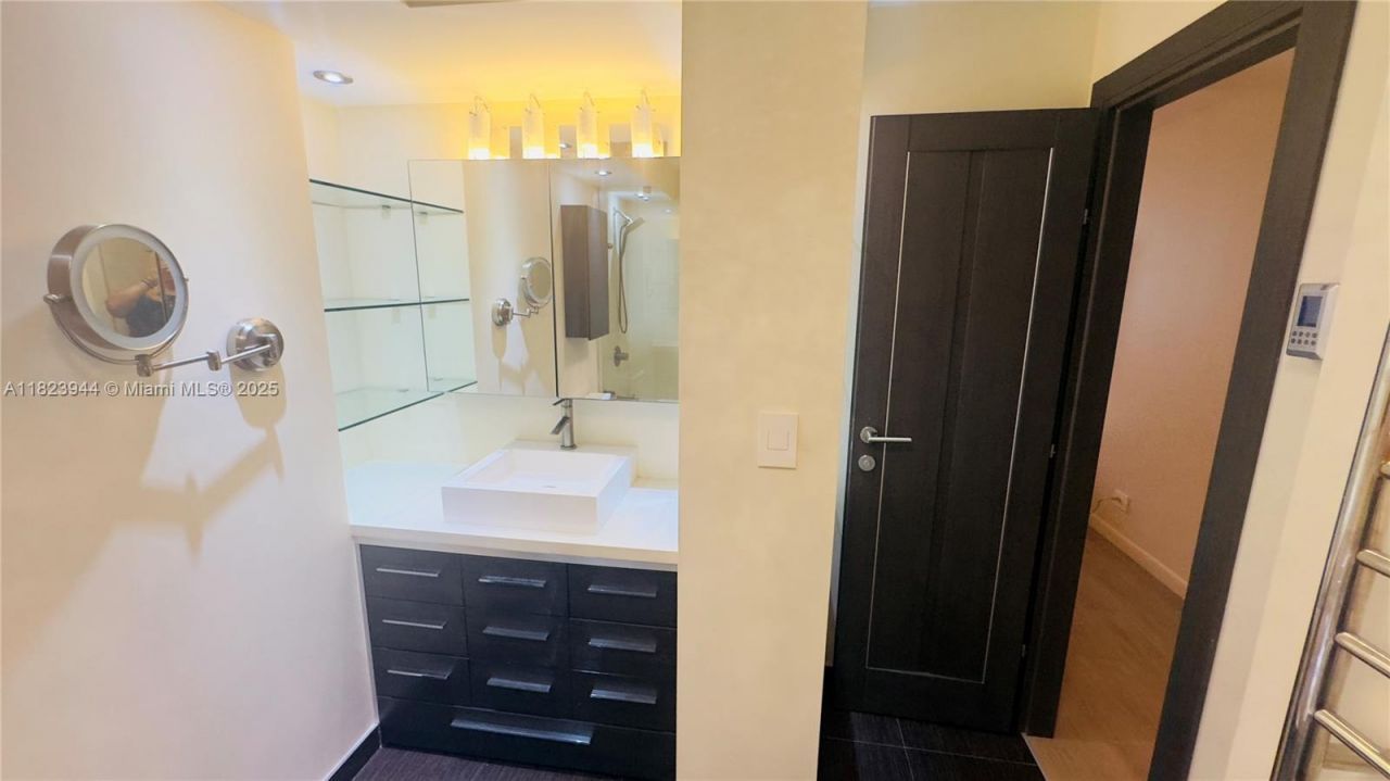 251 174th St, Unit 1505, Sunny Isles Beach, FL 33160 Photo