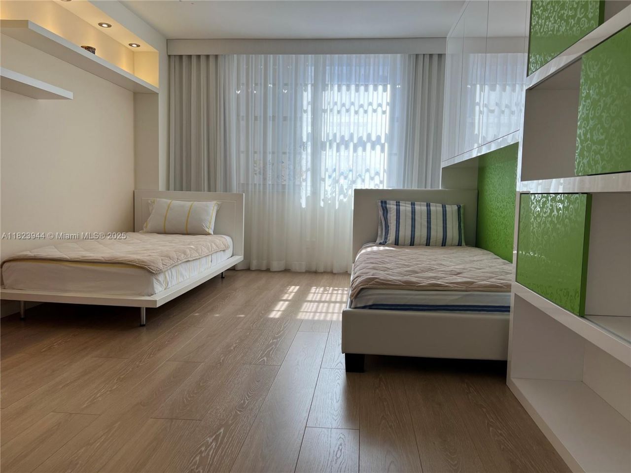 251 174th St, Unit 1505, Sunny Isles Beach, FL 33160 Photo