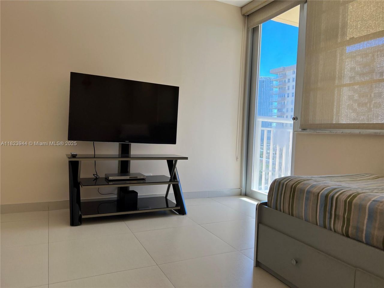 251 174th St, Unit 1505, Sunny Isles Beach, FL 33160 Photo