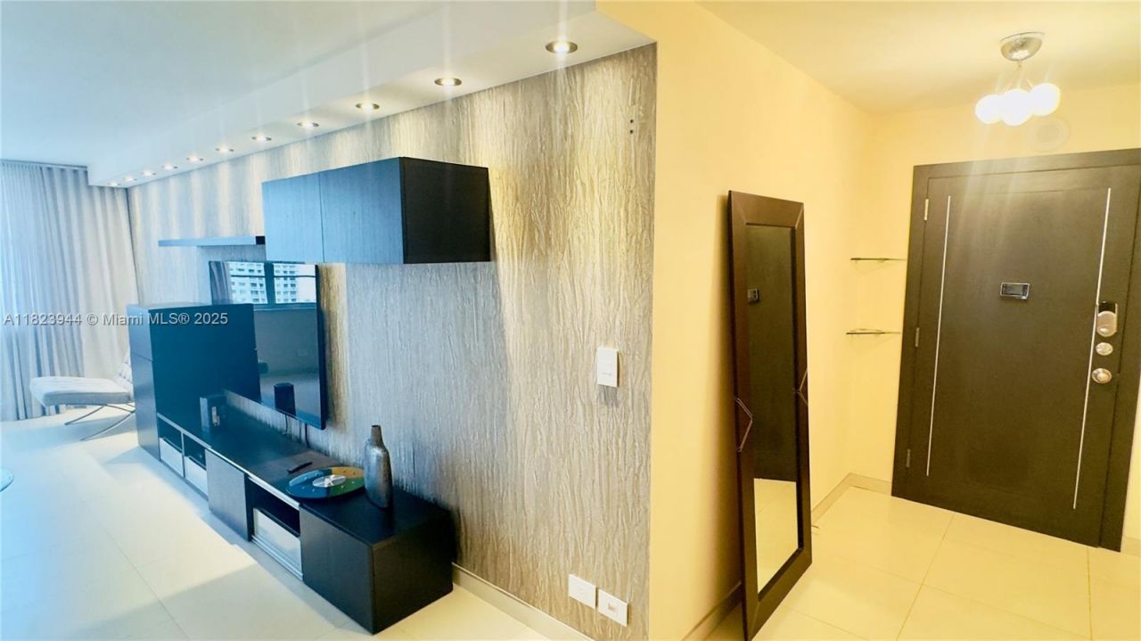 251 174th St, Unit 1505, Sunny Isles Beach, FL 33160 Photo