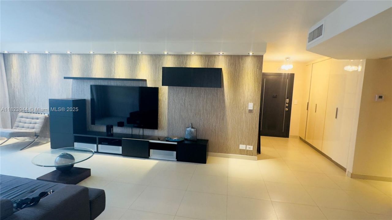 251 174th St, Unit 1505, Sunny Isles Beach, FL 33160 Photo