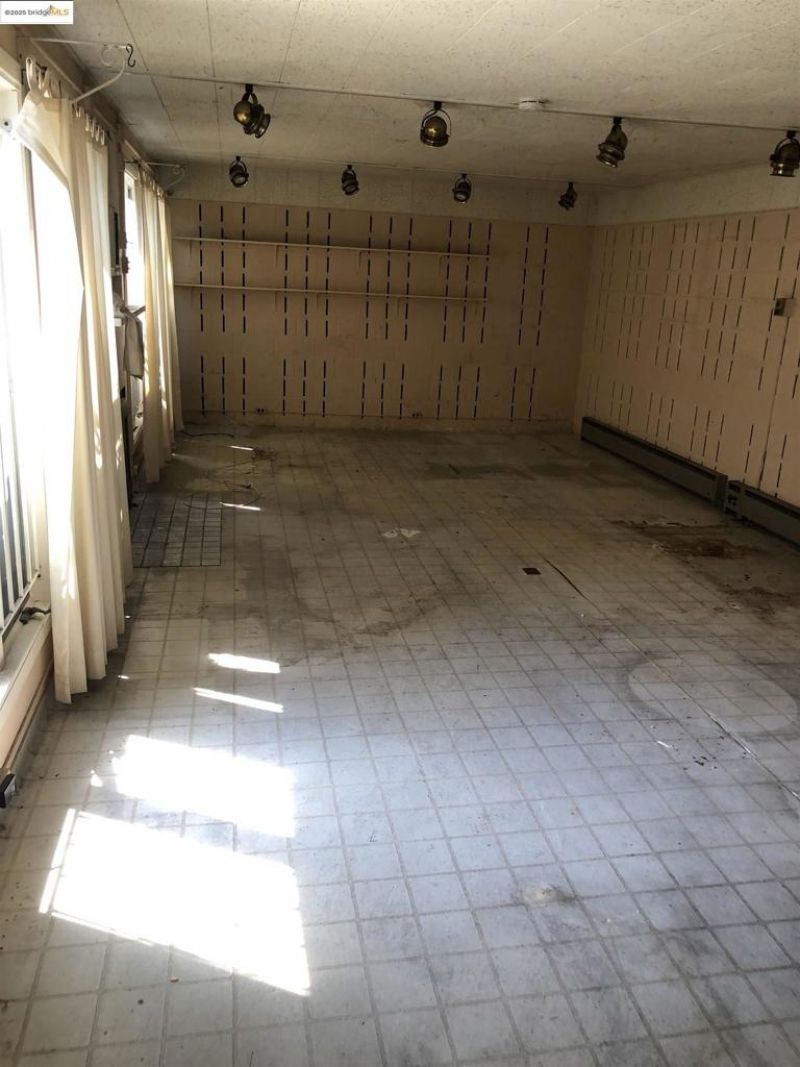 800 Payne Dr, Richmond, CA 94806 Main Photo