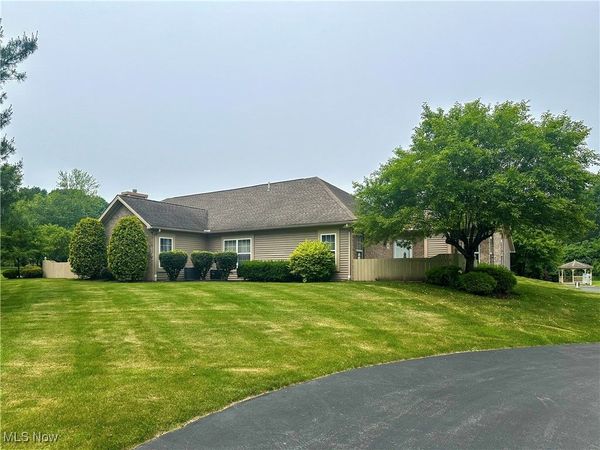 203 Willow Brook Drive NE, Warren, OH 44483