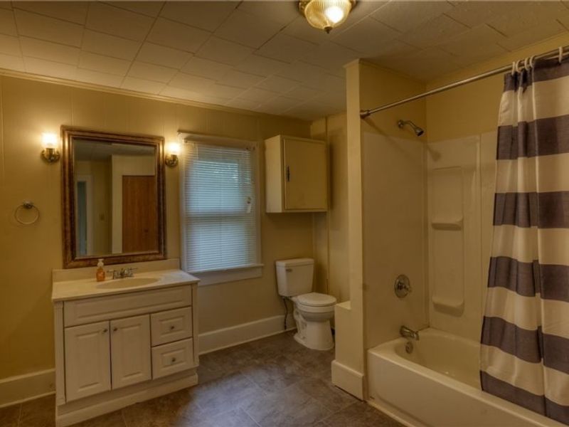 1515 Stewart Avenue, Cambridge, OH 43725 Photo 24