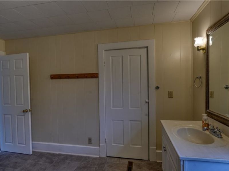 1515 Stewart Avenue, Cambridge, OH 43725 Photo 26