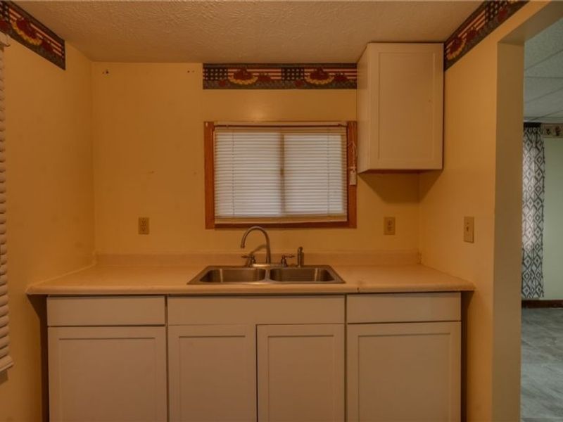 1515 Stewart Avenue, Cambridge, OH 43725 Photo 8