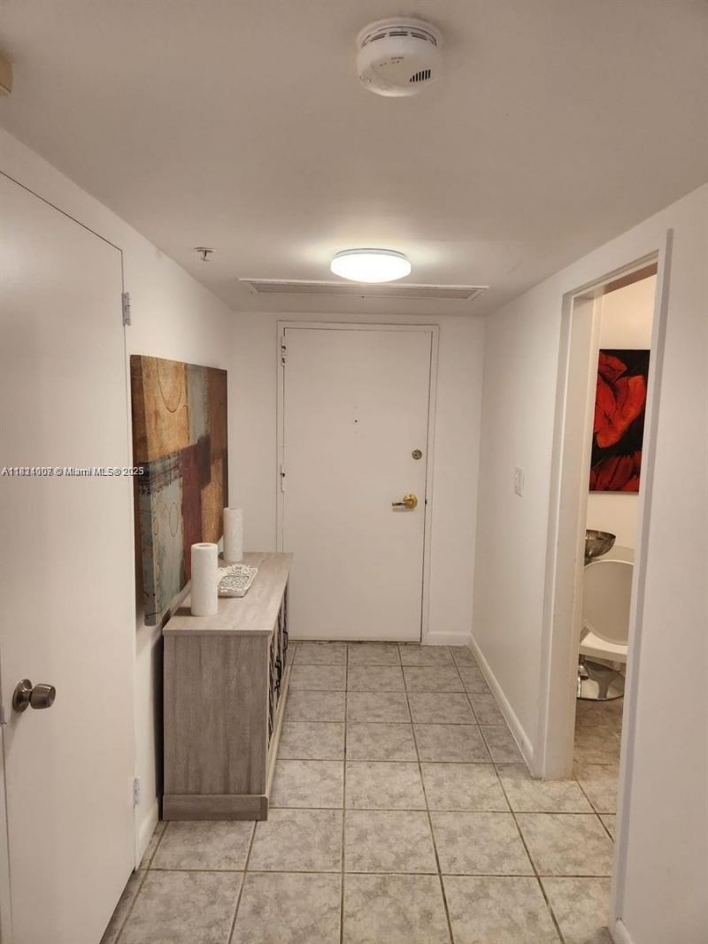 5700 Collins Ave, Unit 4N, Miami Beach, FL 33140 Photo