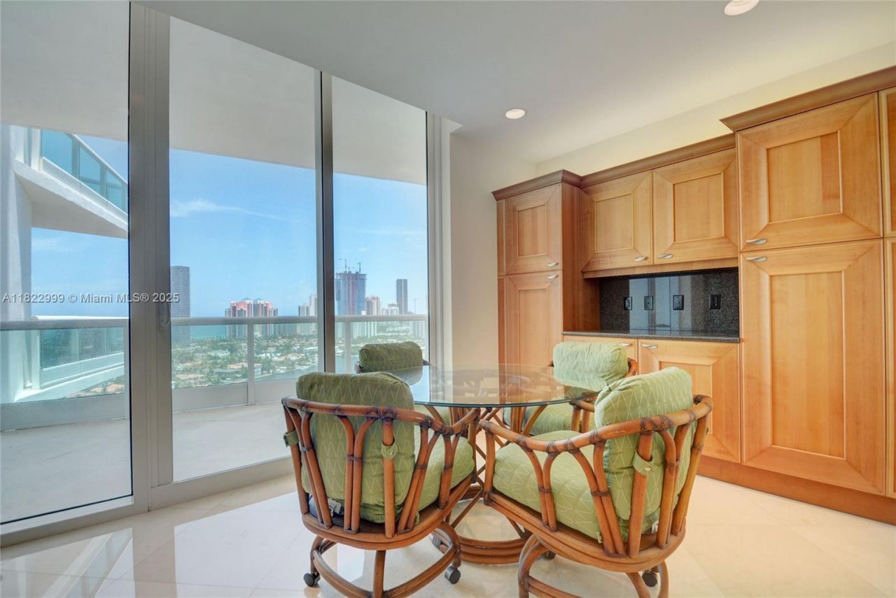 20155 NE 38th Ct, Unit 2201, Aventura, FL 33180 Photo