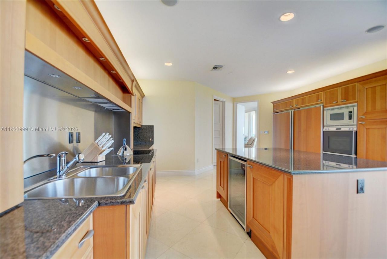 20155 NE 38th Ct, Unit 2201, Aventura, FL 33180 Photo