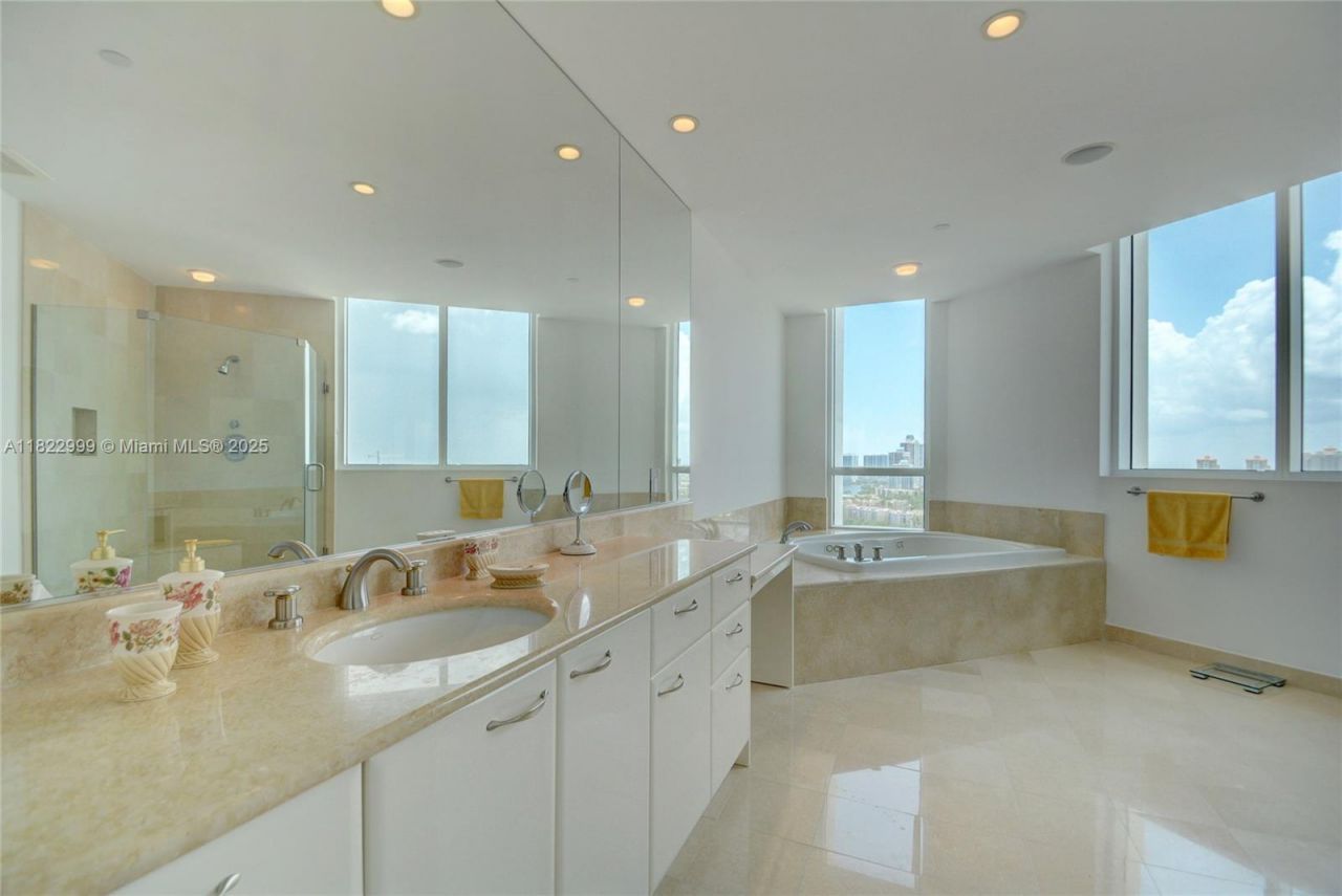 20155 NE 38th Ct, Unit 2201, Aventura, FL 33180 Photo