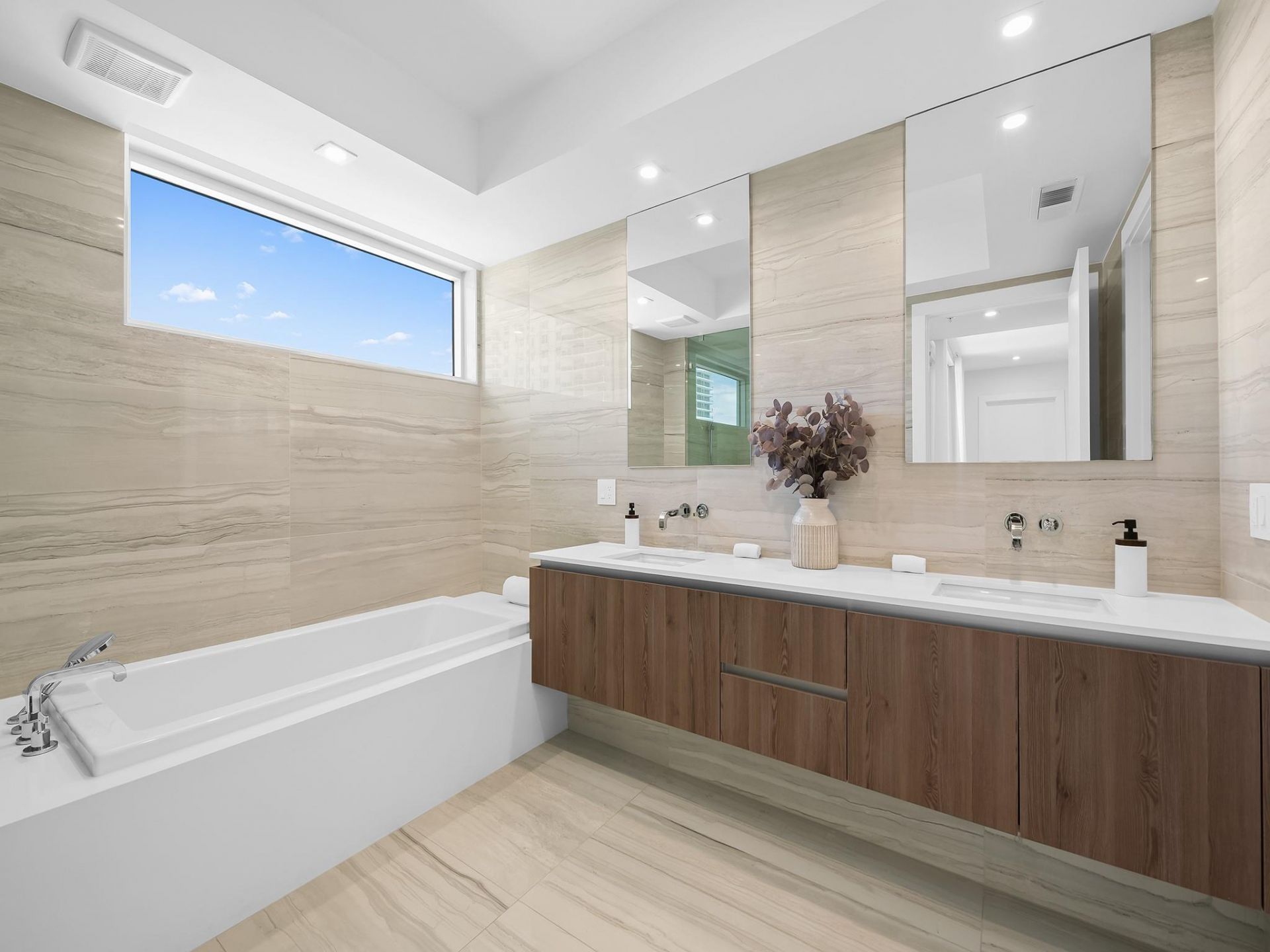 321 N Birch Road, Unit 502, Fort Lauderdale, FL 33304 Photo