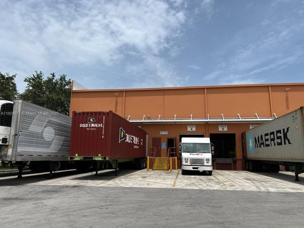 9667 NW 33rd St, Doral, FL 33172