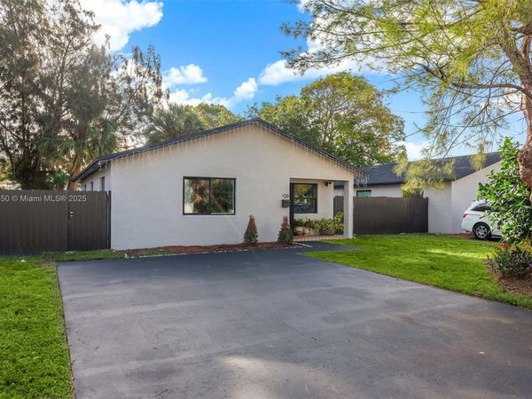309 SE 3rd Ave, Hallandale Beach, FL 33009
