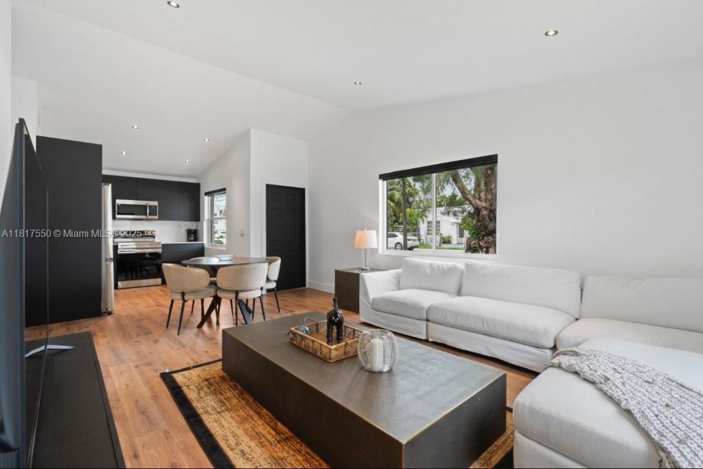 309 SE 3rd Ave, Hallandale Beach, FL 33009 Photo