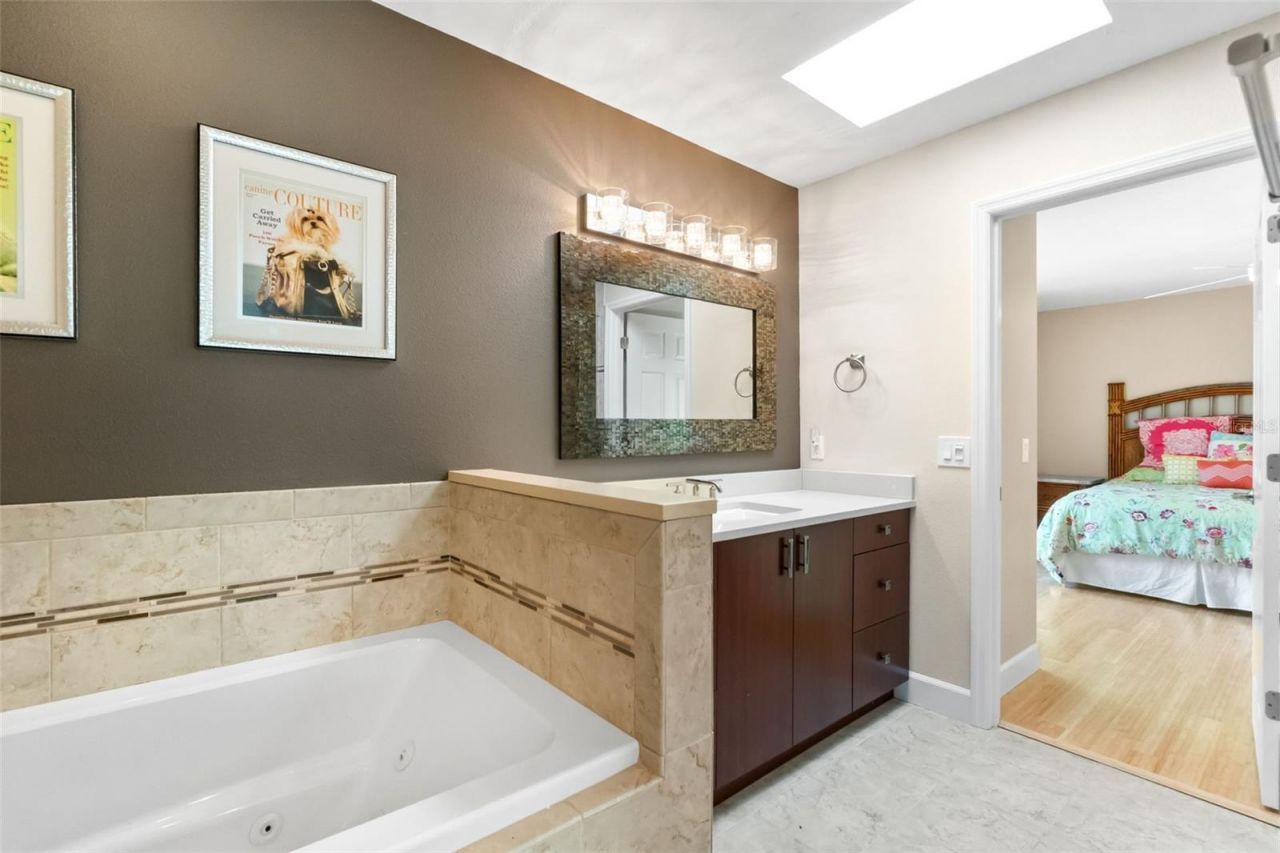1347 Landings Drive, Unit 6, Sarasota, FL 34231 Photo