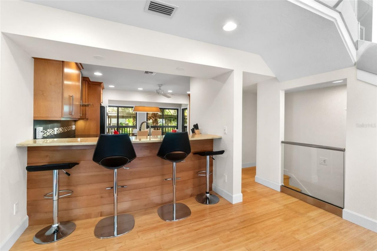 1347 Landings Drive, Unit 6, Sarasota, FL 34231 Photo
