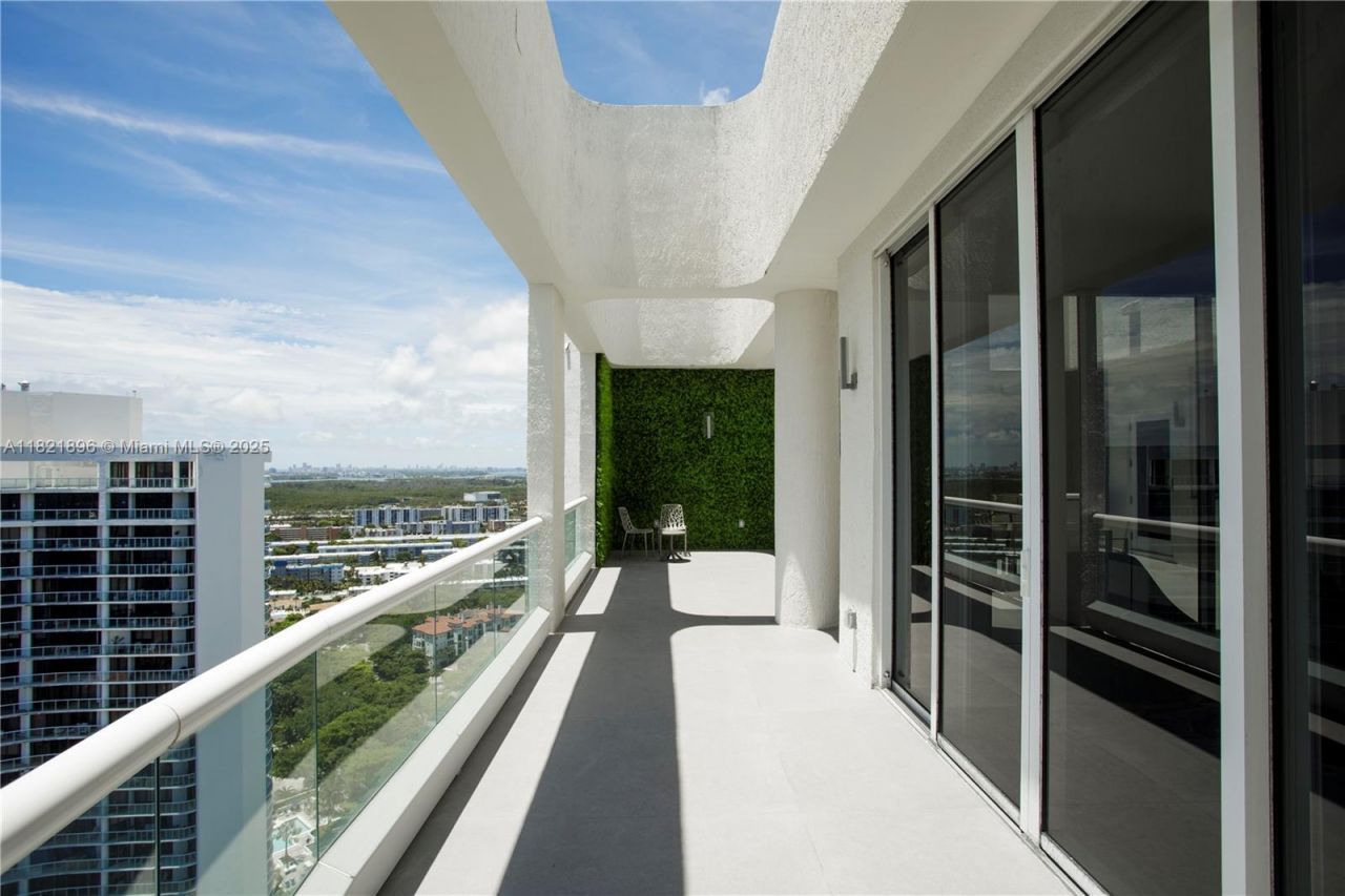 6000 Island Blvd, Unit PH7, Aventura, FL 33160 Photo