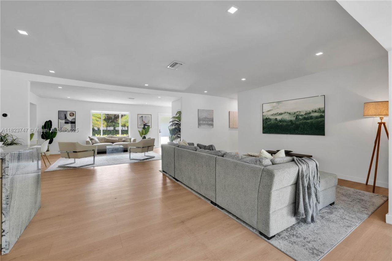 11530 NE 7th Ave, Biscayne Park, FL 33161 Photo