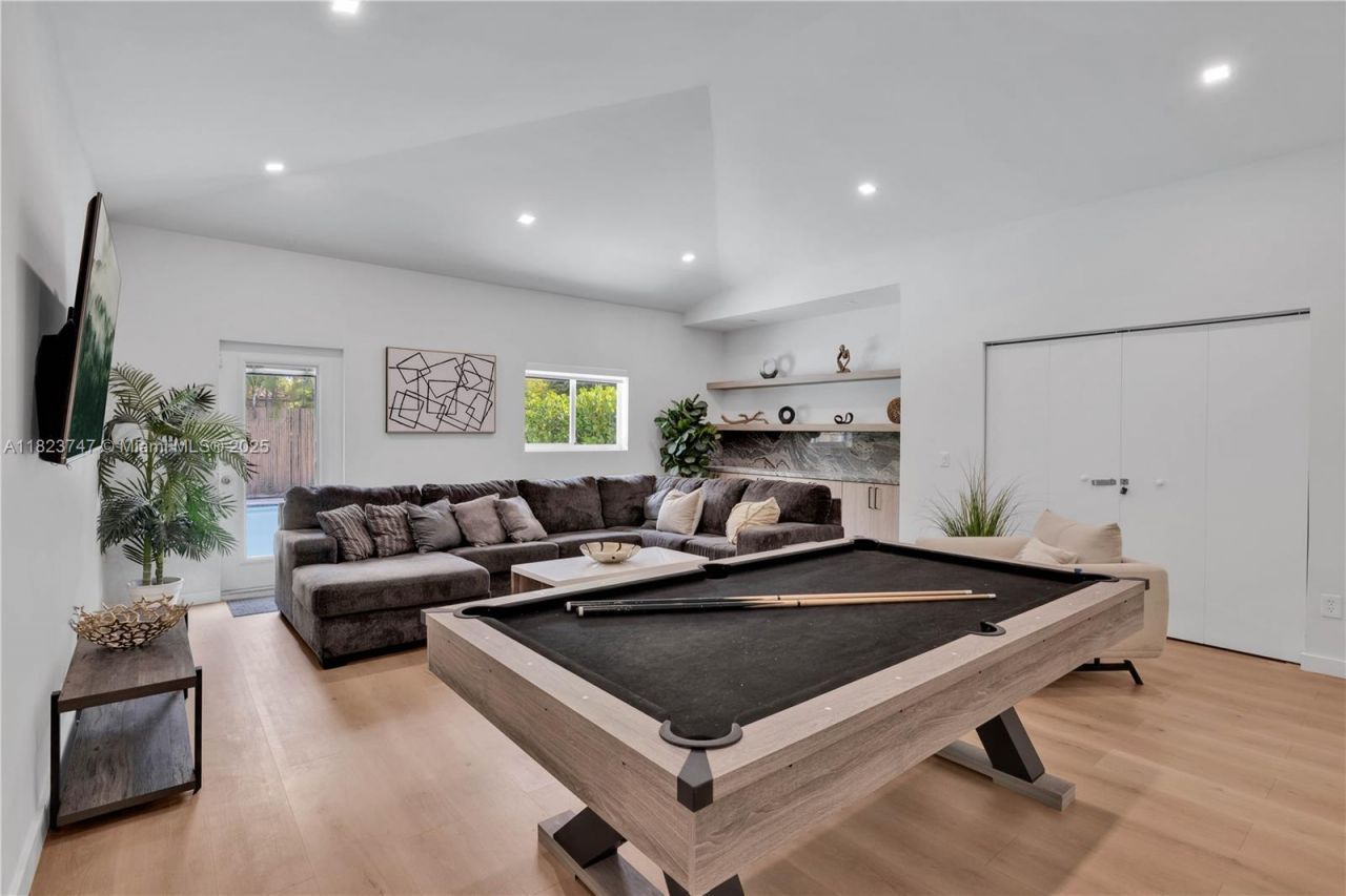 11530 NE 7th Ave, Biscayne Park, FL 33161 Photo