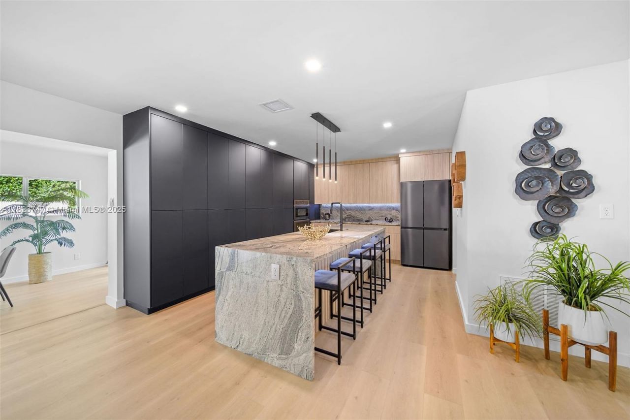 11530 NE 7th Ave, Biscayne Park, FL 33161 Photo