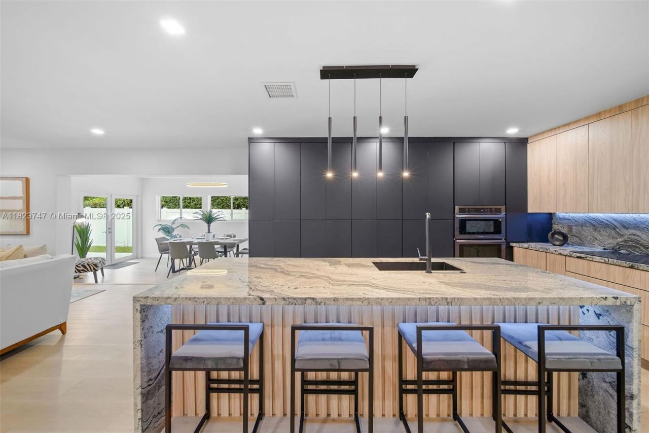 11530 NE 7th Ave, Biscayne Park, FL 33161 Photo