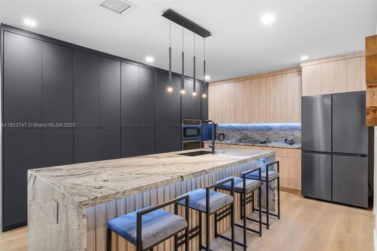 11530 NE 7th Ave, Biscayne Park, FL 33161 Photo