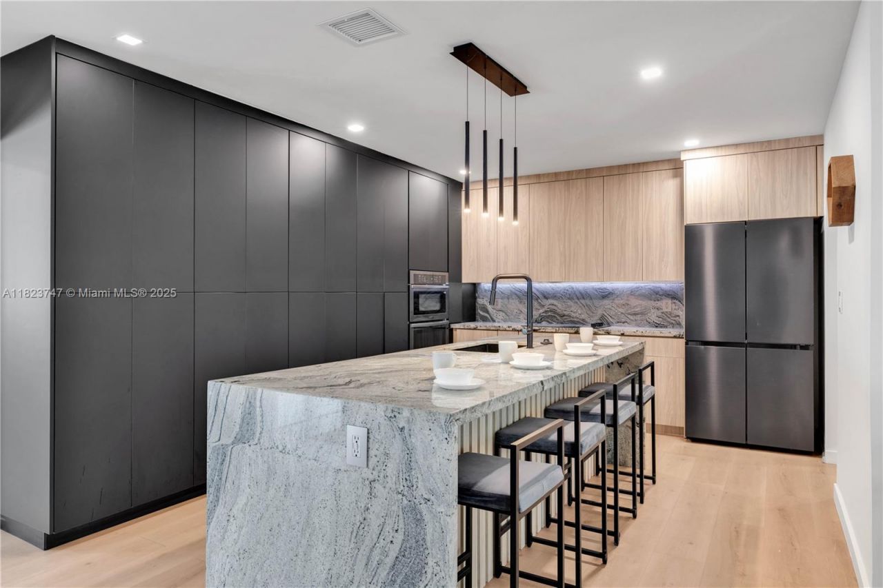 11530 NE 7th Ave, Biscayne Park, FL 33161 Photo