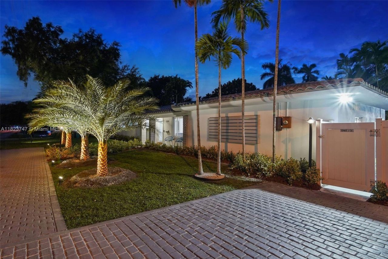 11530 NE 7th Ave, Biscayne Park, FL 33161 Photo