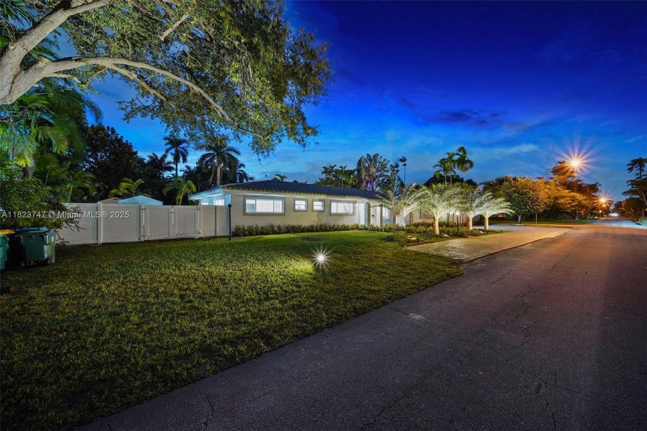 11530 NE 7th Ave, Biscayne Park, FL 33161 Photo