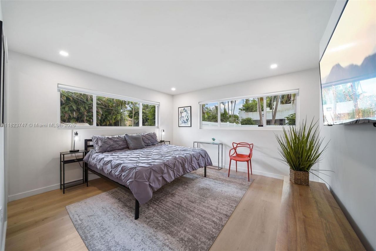 11530 NE 7th Ave, Biscayne Park, FL 33161 Photo