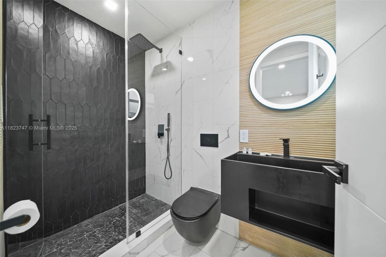 11530 NE 7th Ave, Biscayne Park, FL 33161 Photo