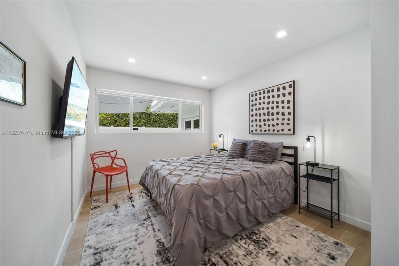 11530 NE 7th Ave, Biscayne Park, FL 33161 Photo