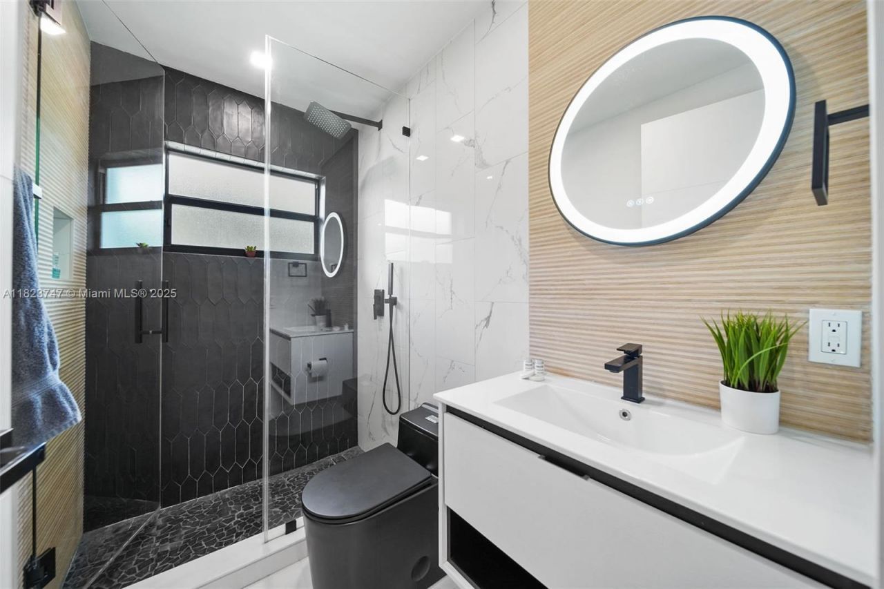 11530 NE 7th Ave, Biscayne Park, FL 33161 Photo