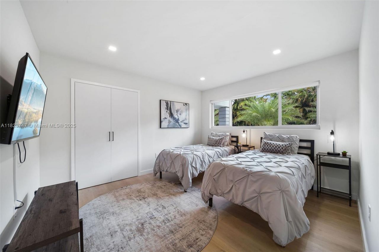 11530 NE 7th Ave, Biscayne Park, FL 33161 Photo