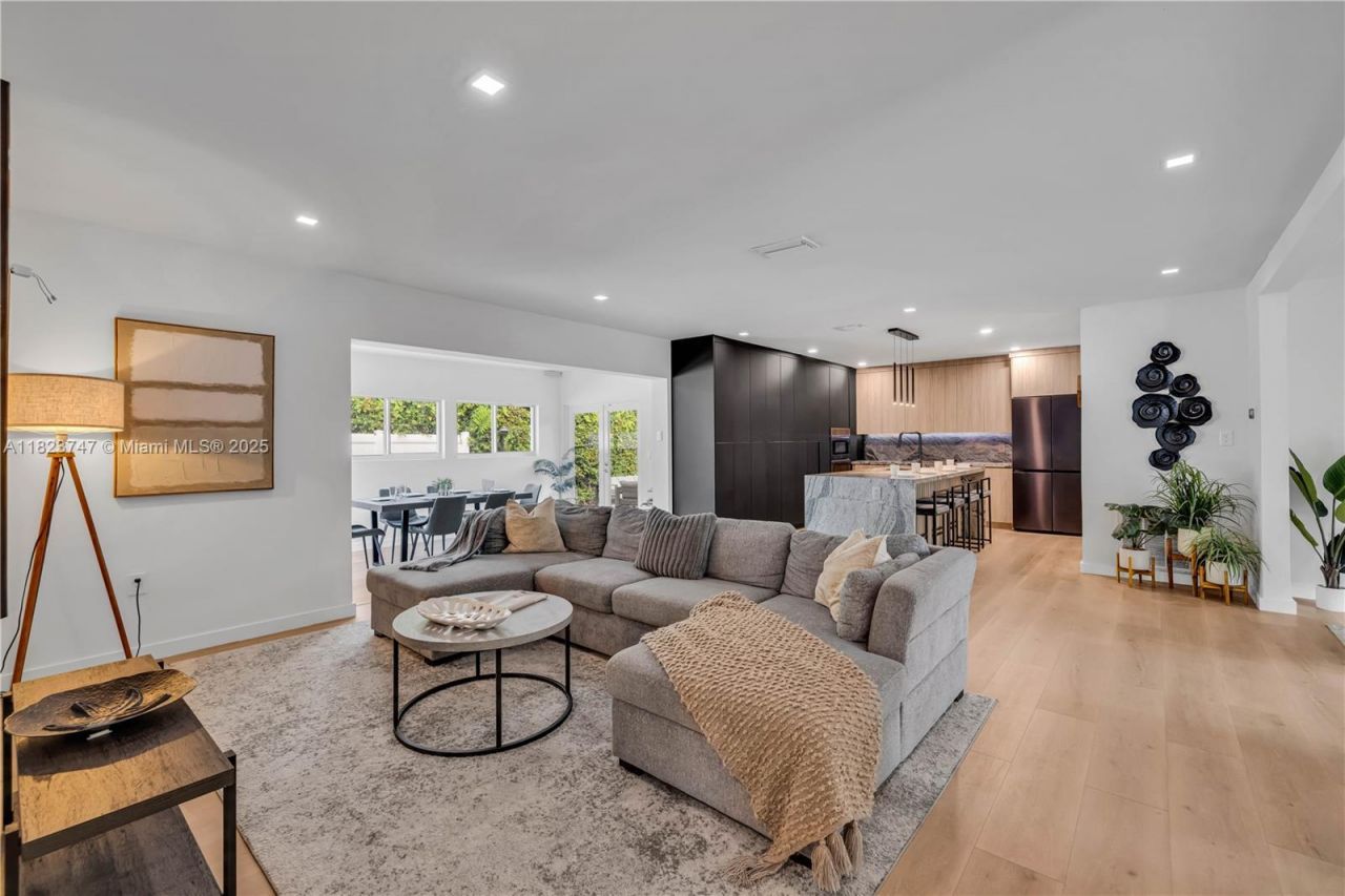 11530 NE 7th Ave, Biscayne Park, FL 33161 Photo