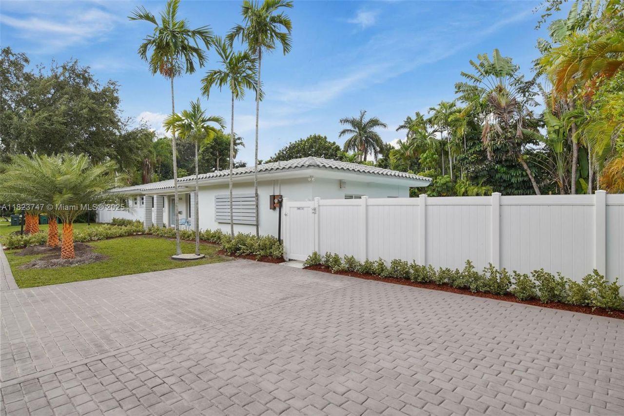 11530 NE 7th Ave, Biscayne Park, FL 33161 Photo