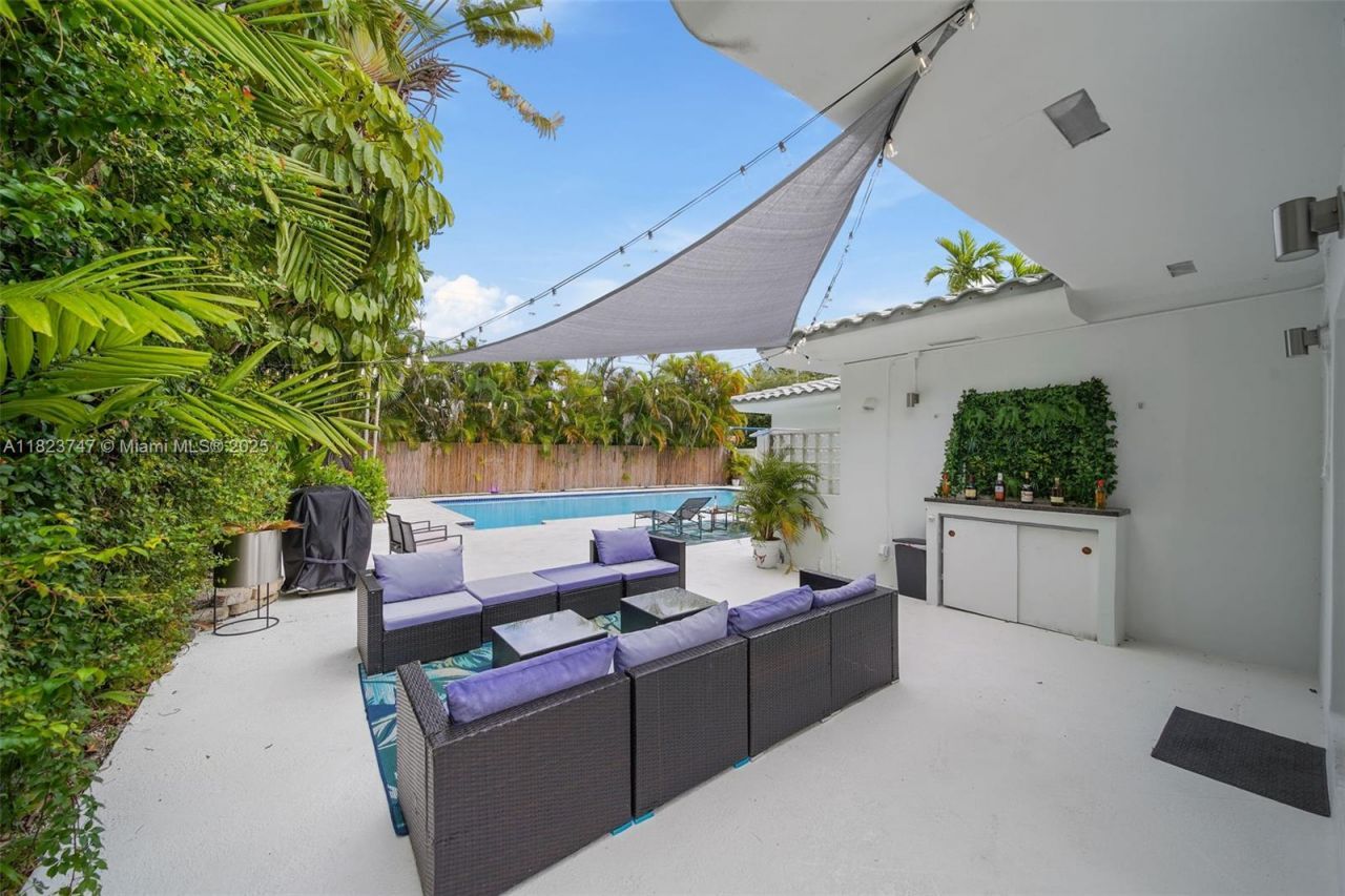 11530 NE 7th Ave, Biscayne Park, FL 33161 Photo