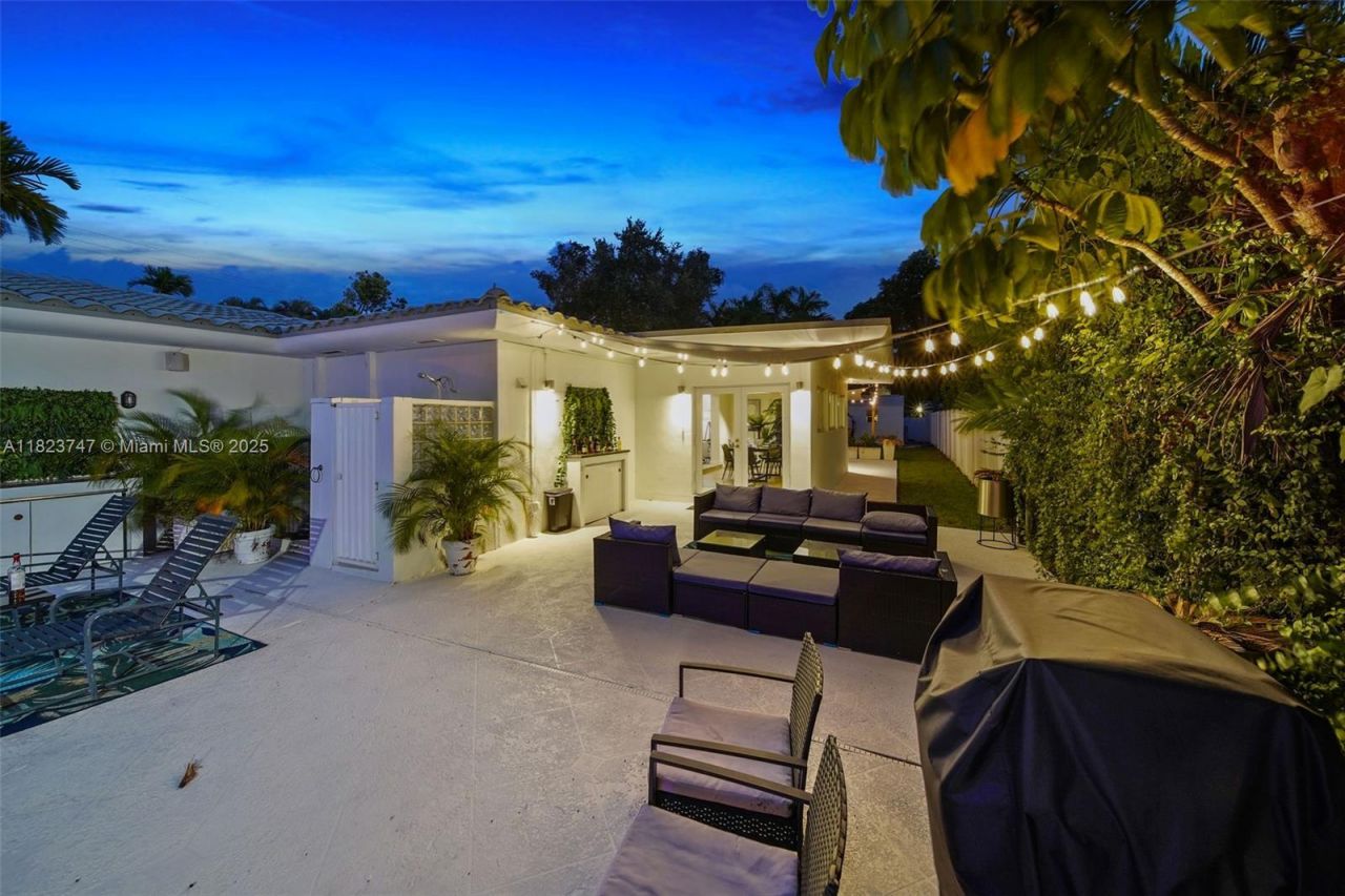 11530 NE 7th Ave, Biscayne Park, FL 33161 Photo