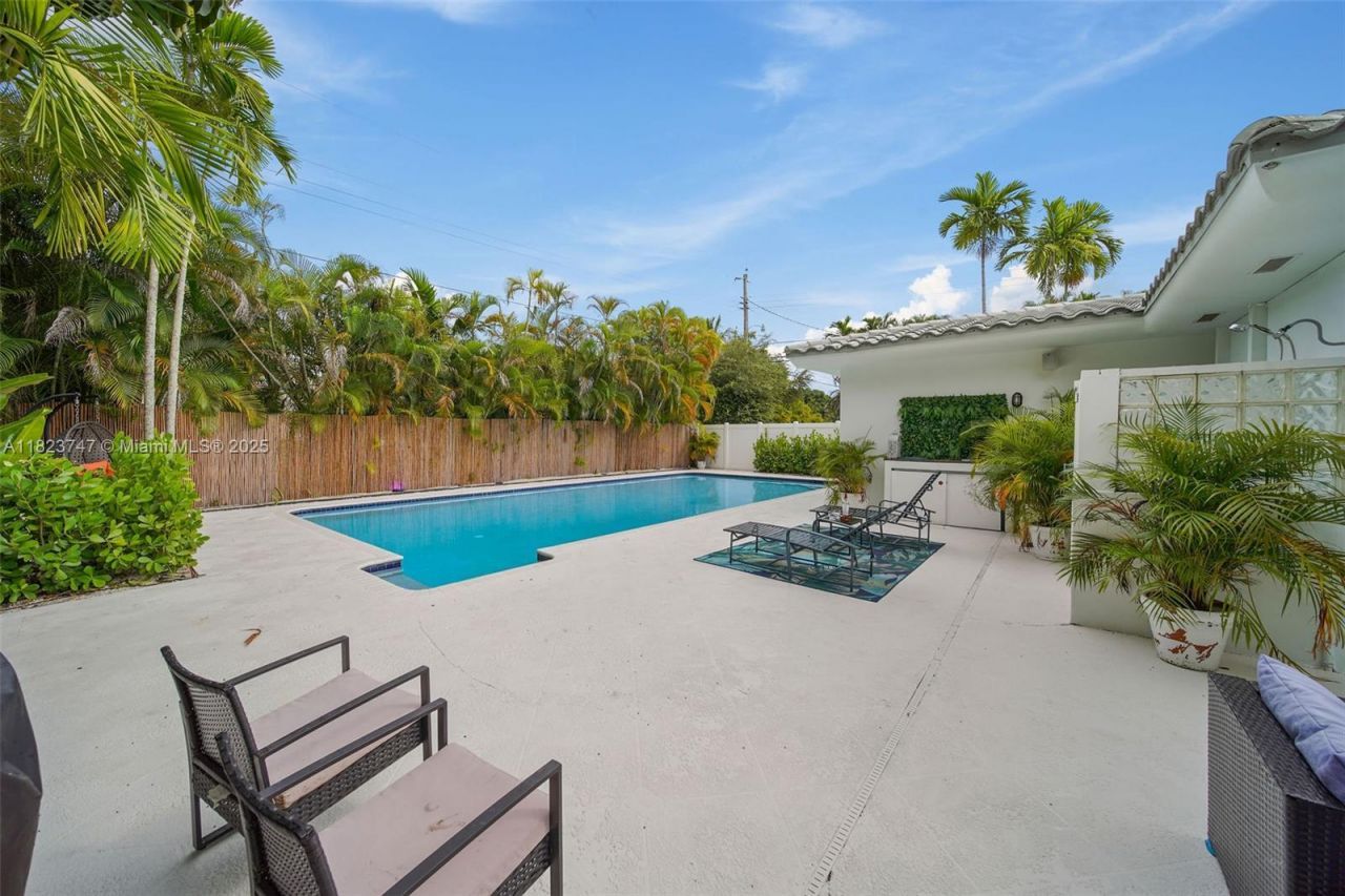 11530 NE 7th Ave, Biscayne Park, FL 33161 Photo