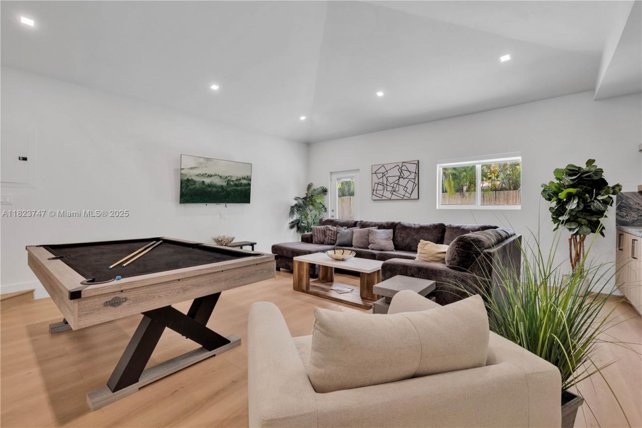 11530 NE 7th Ave, Biscayne Park, FL 33161 Photo