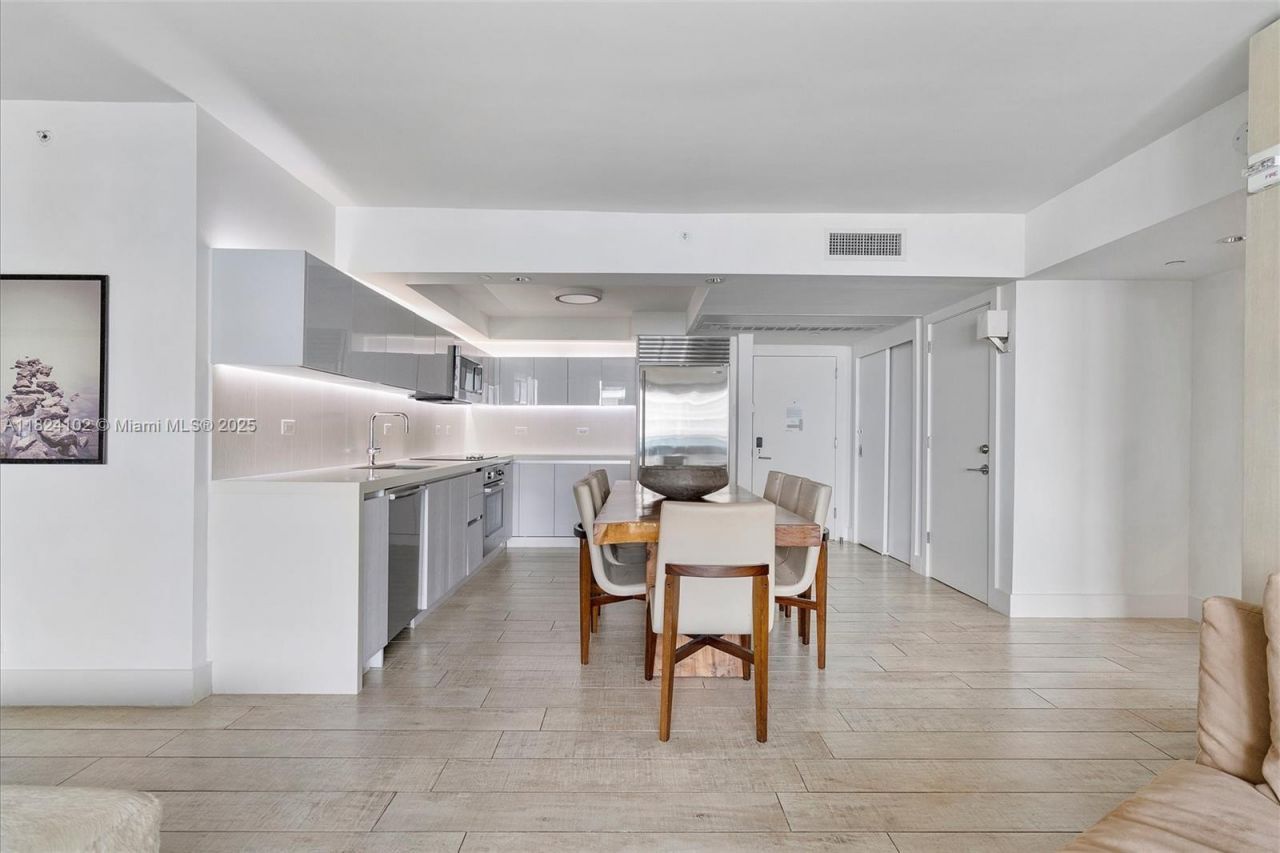 102 24th St, Unit 1415, Miami Beach, FL 33139 Photo