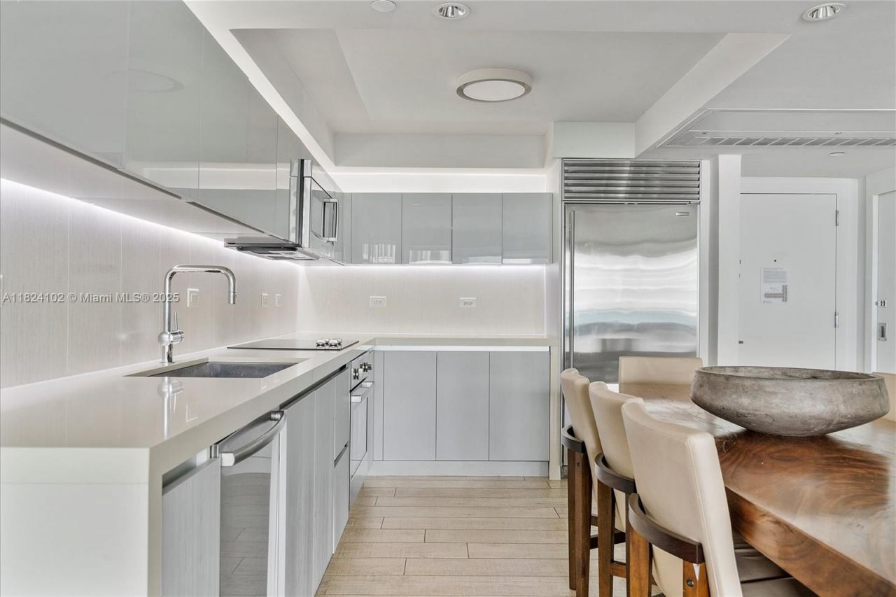 102 24th St, Unit 1415, Miami Beach, FL 33139 Photo