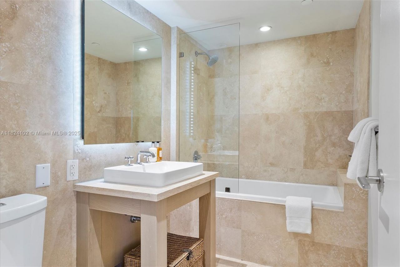 102 24th St, Unit 1415, Miami Beach, FL 33139 Photo