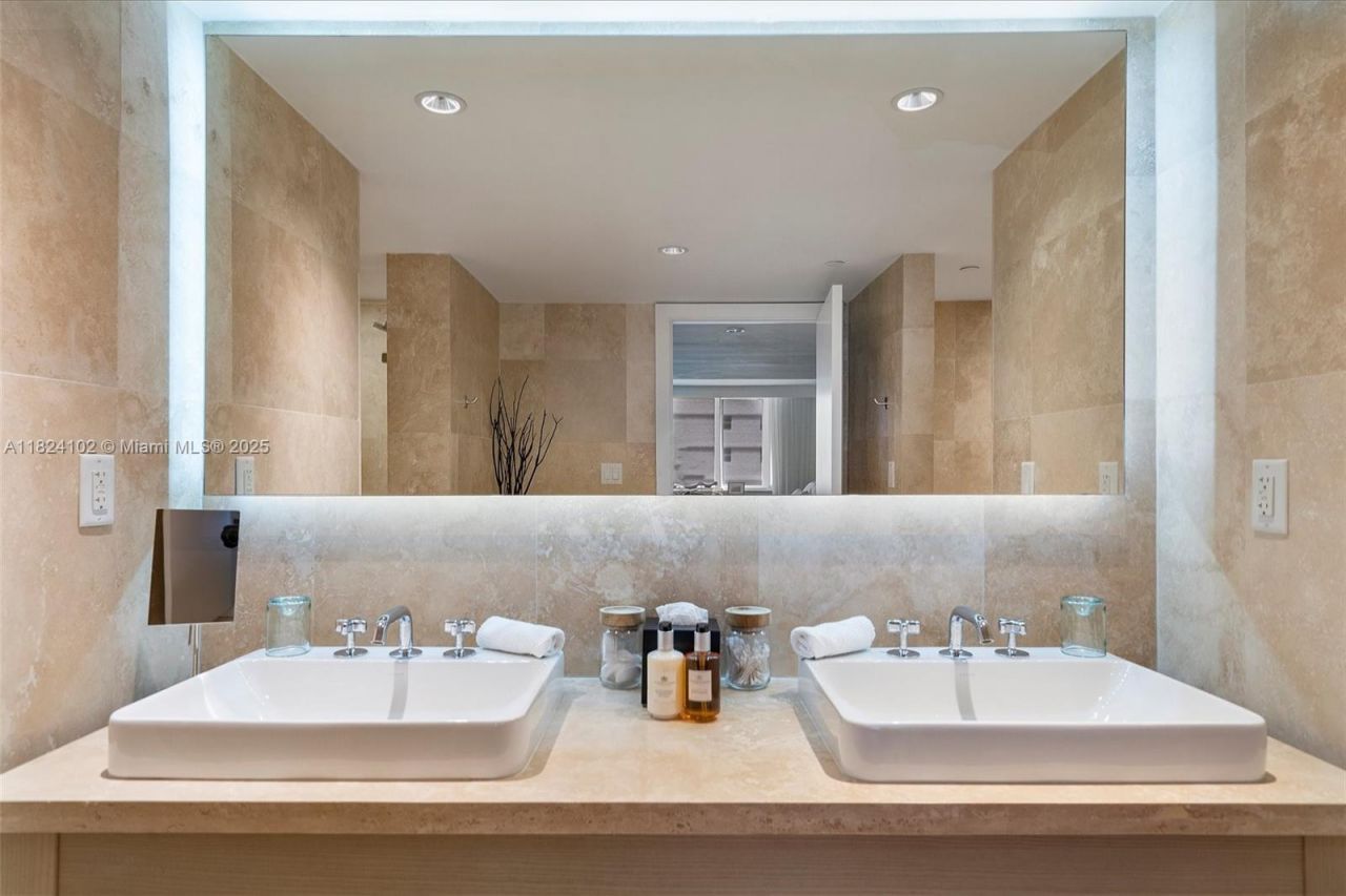 102 24th St, Unit 1415, Miami Beach, FL 33139 Photo