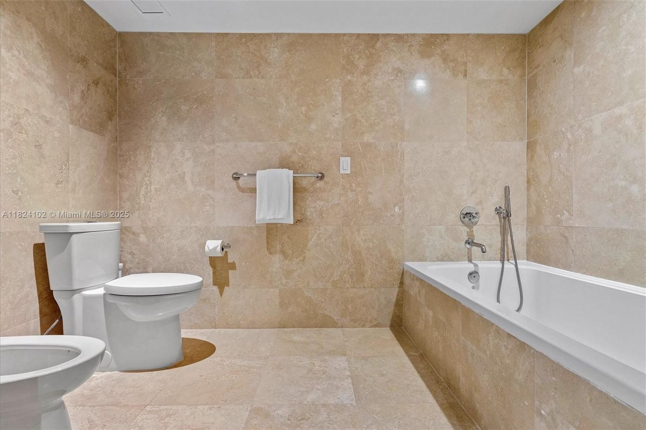 102 24th St, Unit 1415, Miami Beach, FL 33139 Photo