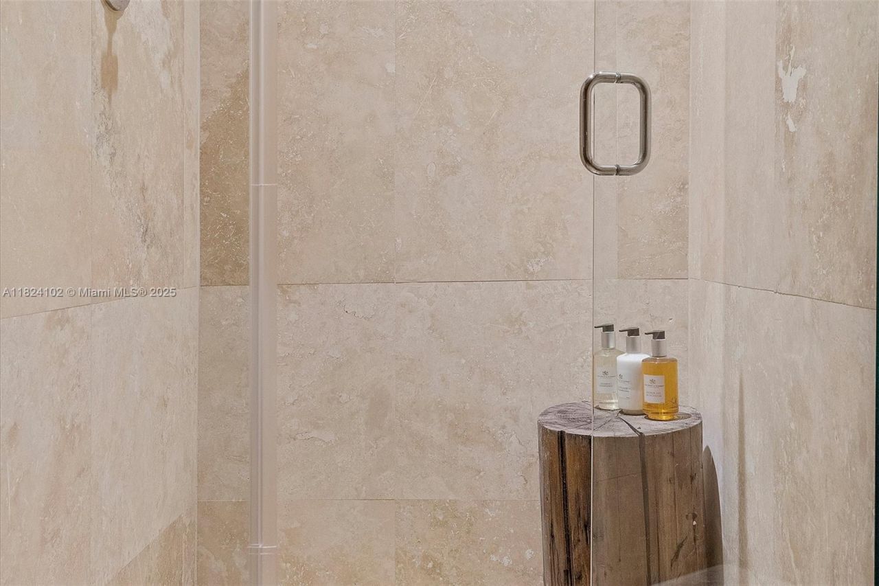 102 24th St, Unit 1415, Miami Beach, FL 33139 Photo