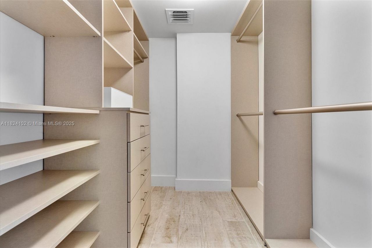 102 24th St, Unit 1415, Miami Beach, FL 33139 Photo